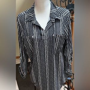 Women’s blouse with stretch.